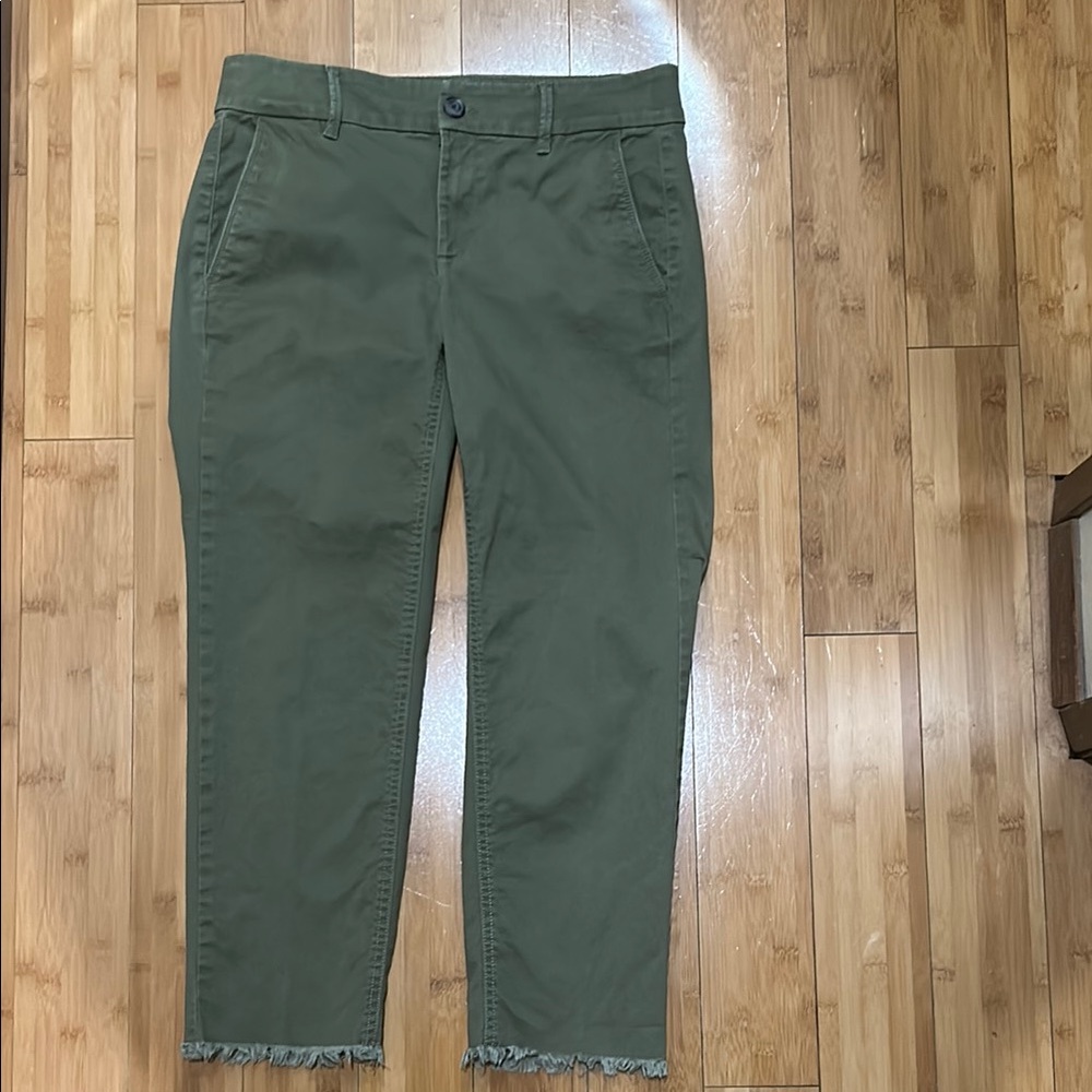 AT Loft outlet girlfriend chino pants 6P, faded green, mid rise, frayed hems